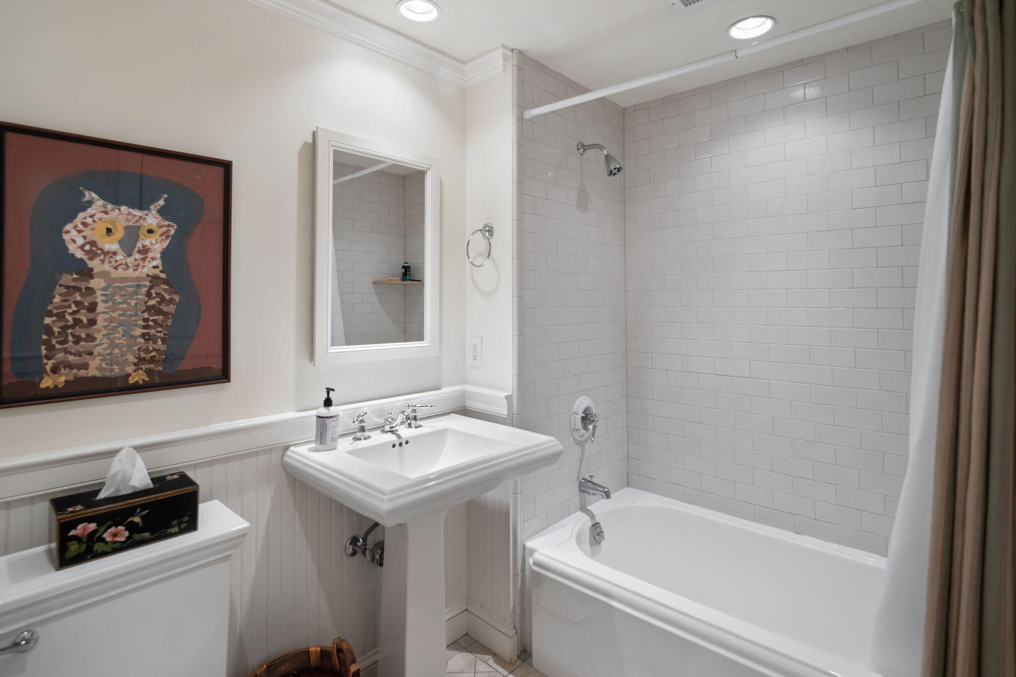 1466 Ponus Ridge Road New Canaan, CT 06840 - Photo 46 of 81 a bathroom with a bathtub a sink and a mirror