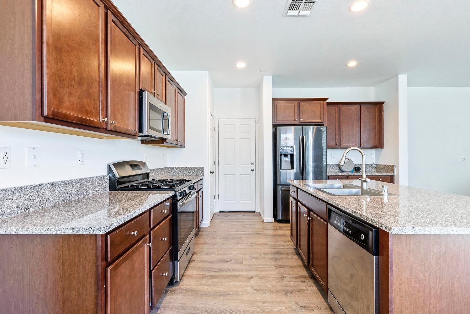 211 Rancho Mirage Road Madera, CA 93638 - Photo 18 of 40 Gallery Image 18