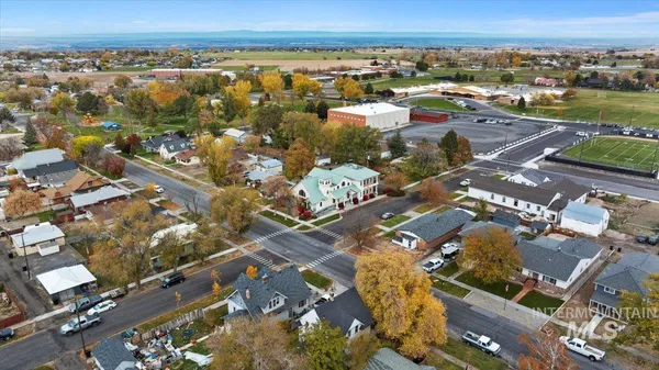 $600,000 | 200 8th Avenue North, Buhl, ID 83316