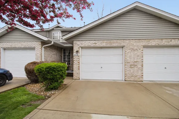 $289,900 | 8218 Daniel Drive, Justice, IL 60458