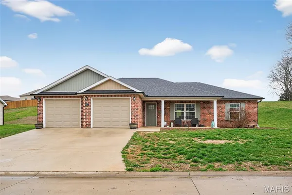 $279,900 | 467 Castle Leoch Drive, Jackson, MO 63755