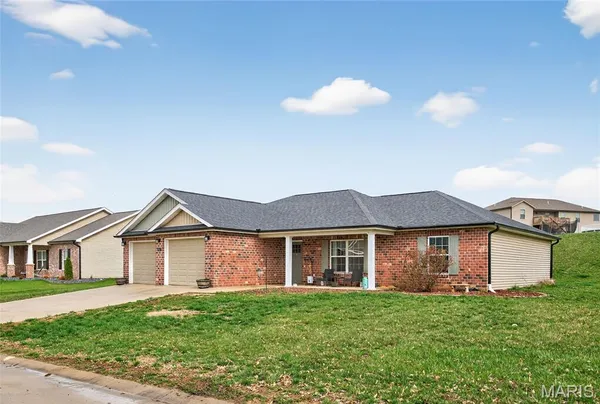 $279,900 | 467 Castle Leoch Drive, Jackson, MO 63755