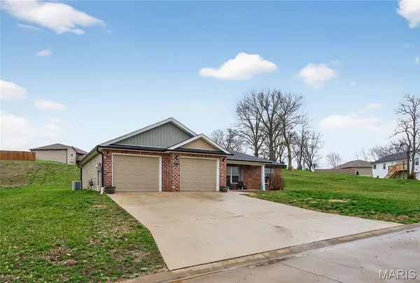 $279,900 | 467 Castle Leoch Drive, Jackson, MO 63755