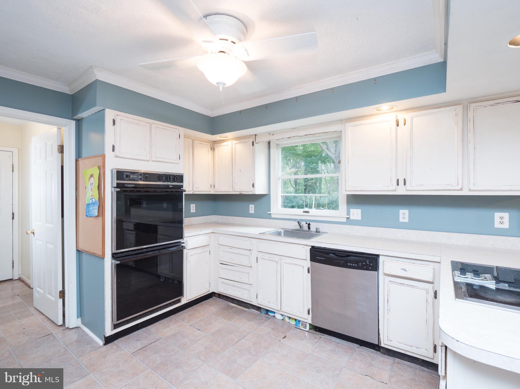 318 Kyle Road Crownsville, MD 21032 - Photo 6 of 30 Kitchen