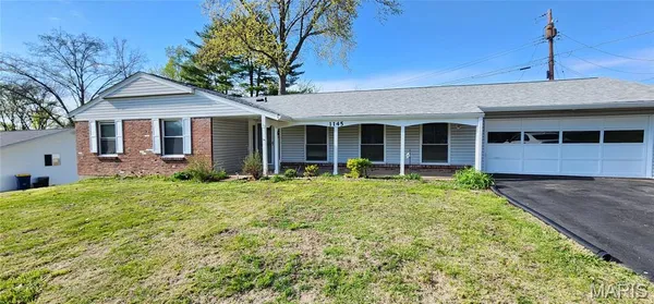 $2,490 | 1145 Mackinac Drive, St. Louis, MO 63146