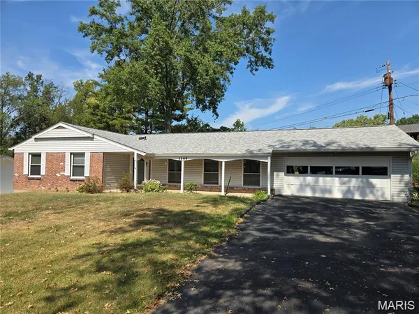 $2,490 | 1145 Mackinac Drive, St. Louis, MO 63146