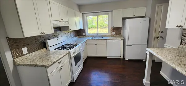 $2,490 | 1145 Mackinac Drive, St. Louis, MO 63146