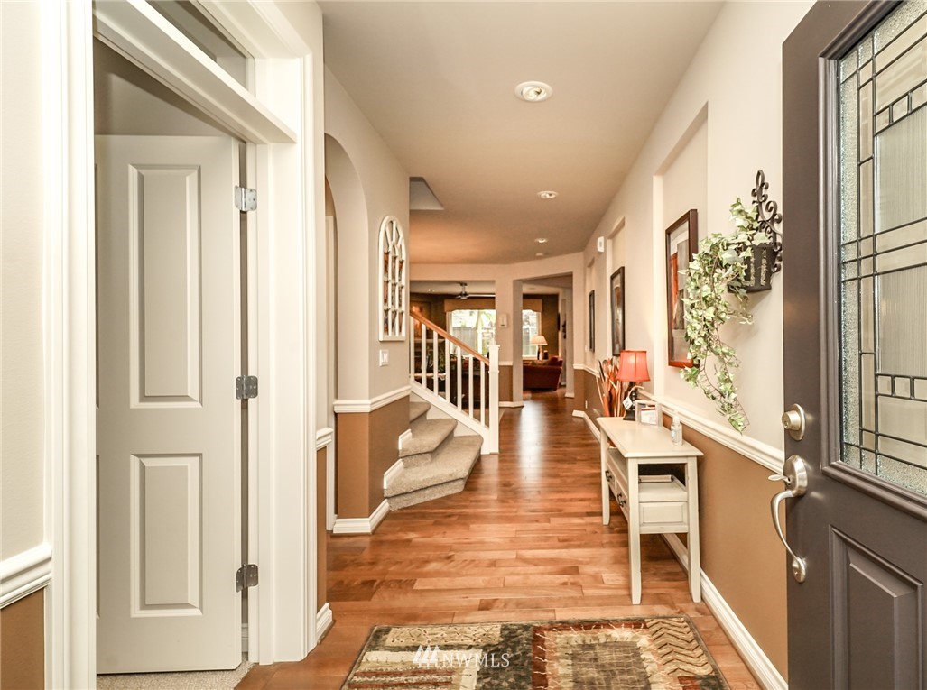 5521 Northeast 2nd Court Renton, WA 98059 - Photo 4 of 39