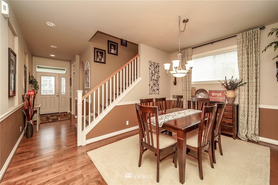 5521 Northeast 2nd Court Renton, WA 98059 - Photo 5 of 39