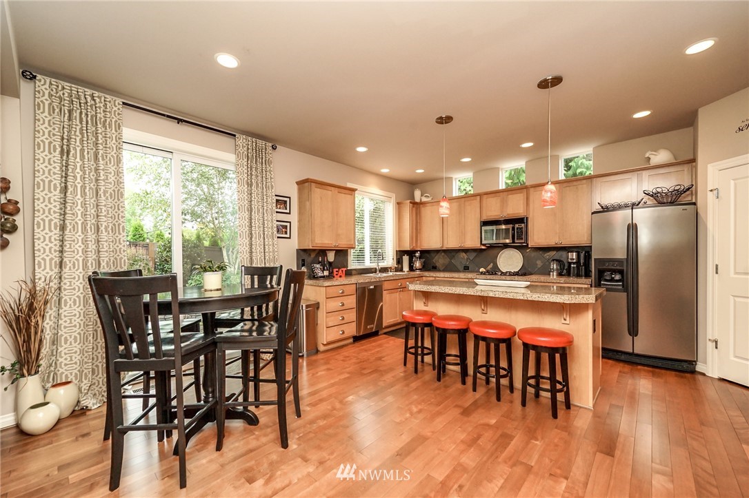 5521 Northeast 2nd Court Renton, WA 98059 - Photo 8 of 39