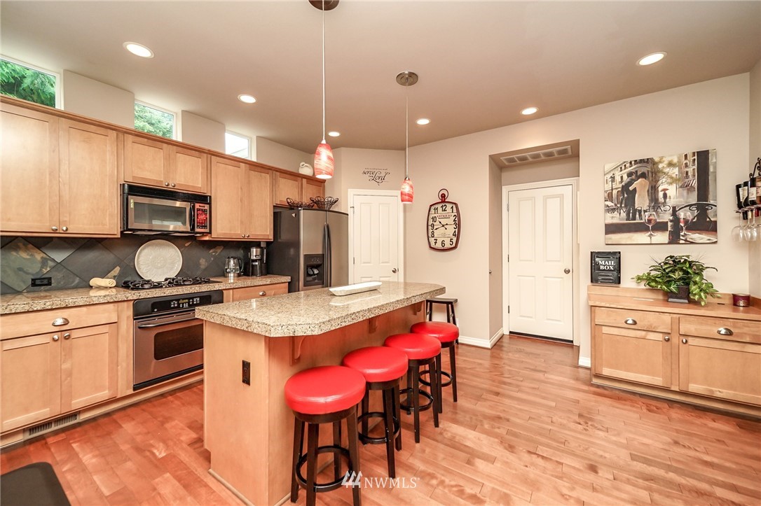 5521 Northeast 2nd Court Renton, WA 98059 - Photo 9 of 39