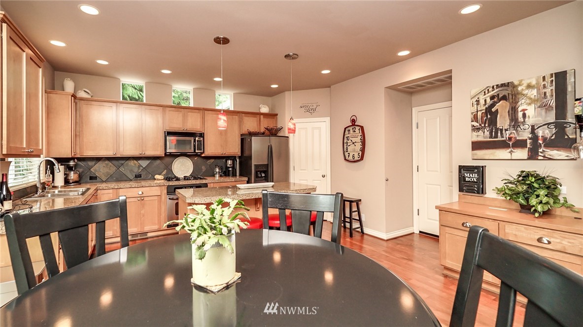 5521 Northeast 2nd Court Renton, WA 98059 - Photo 10 of 39