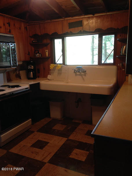 109 Bent Road Greentown, PA 18426 - Photo 16 of 21 Kitchen