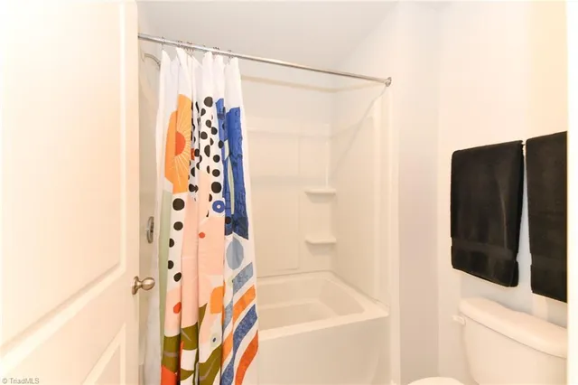 $2,400 | 820 Riley Lane, Greensboro, NC 27455