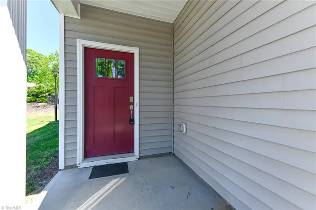 $2,400 | 820 Riley Lane, Greensboro, NC 27455