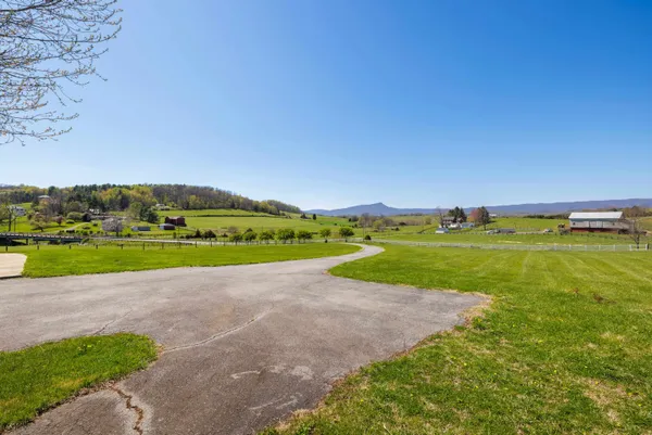 $569,500 | 2834 Brownsburg Turnpike, Raphine, VA 24472