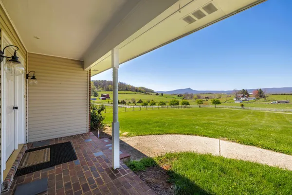 $569,500 | 2834 Brownsburg Turnpike, Raphine, VA 24472
