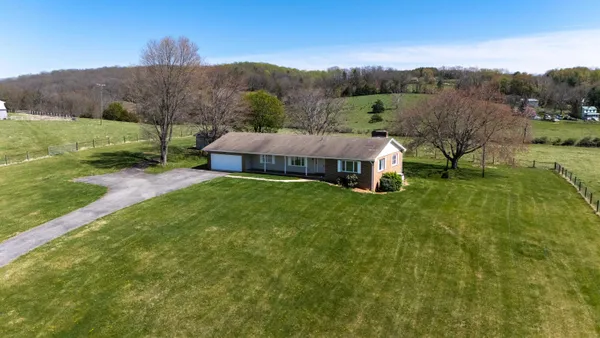 $569,500 | 2834 Brownsburg Turnpike, Raphine, VA 24472