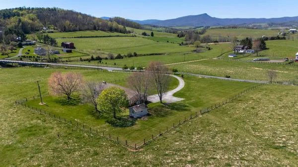 $569,500 | 2834 Brownsburg Turnpike, Raphine, VA 24472