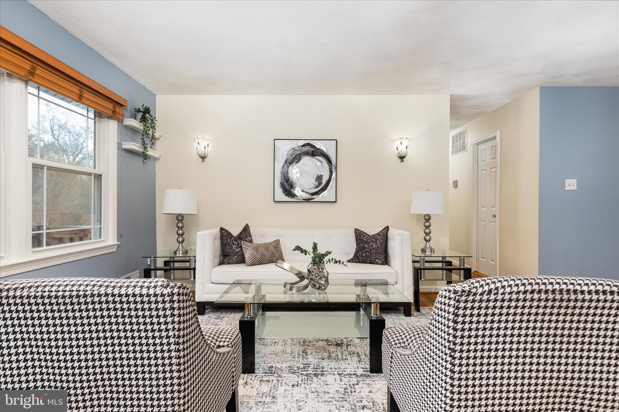 7398 Roxbury Avenue Manassas, VA 20109 - Photo 14 of 75 a living room with furniture