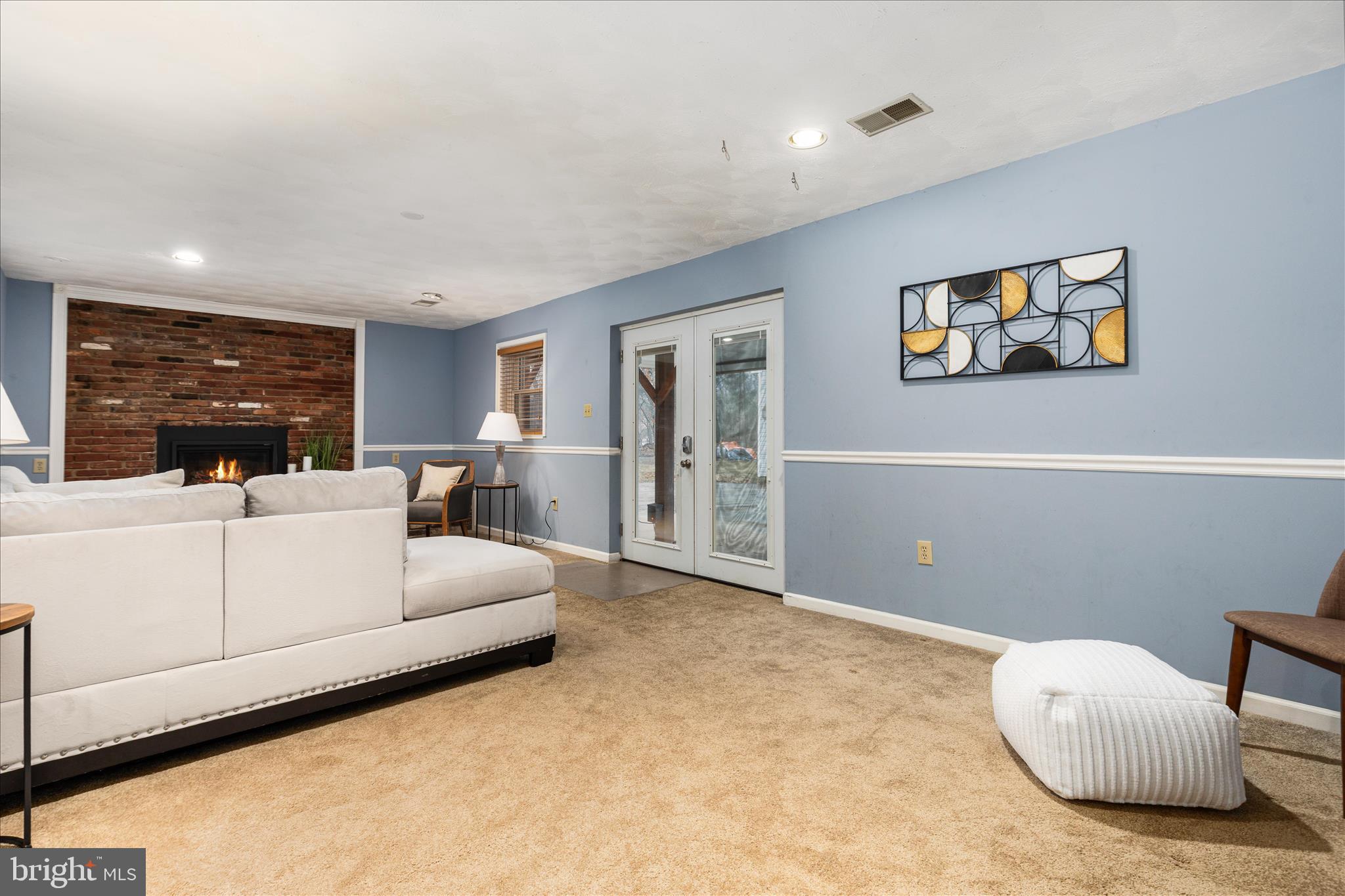 7398 Roxbury Avenue Manassas, VA 20109 - Photo 27 of 75 a living room with furniture and a large window