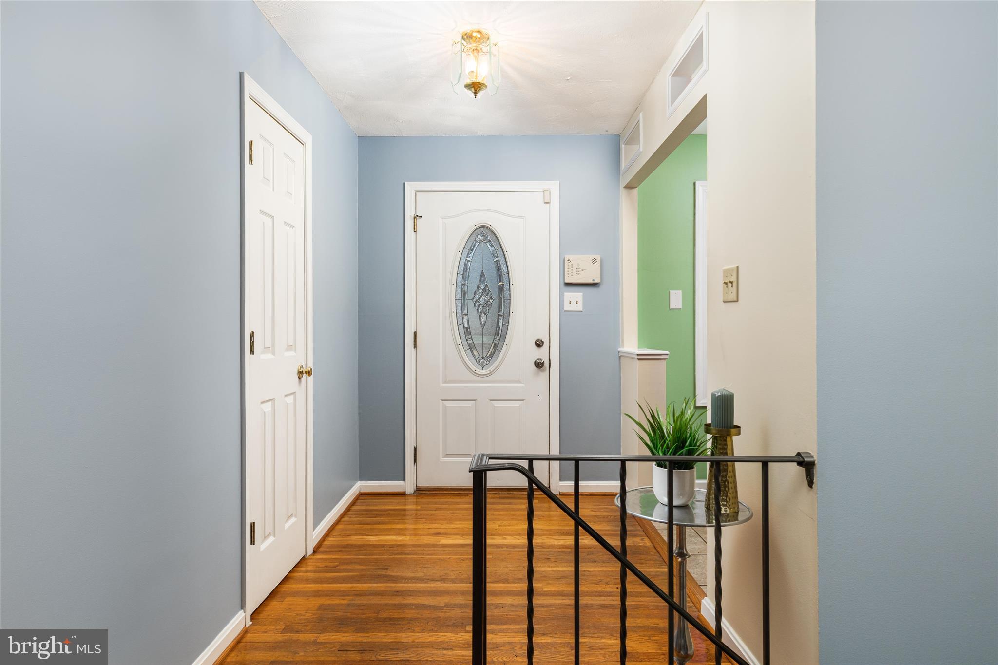 7398 Roxbury Avenue Manassas, VA 20109 - Photo 3 of 75 a view of a hallway with painted walls