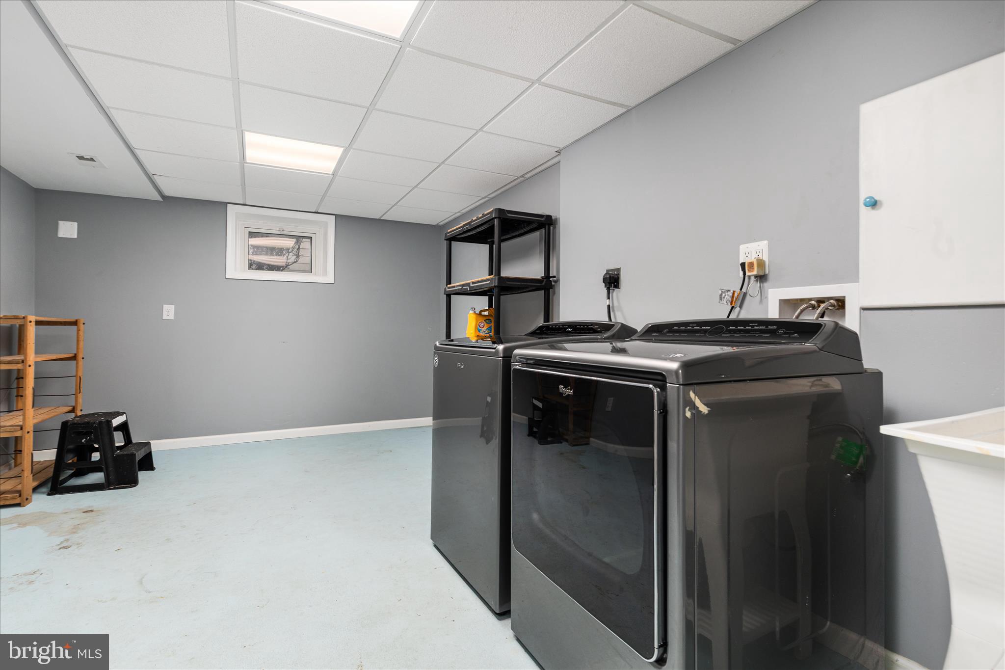 7398 Roxbury Avenue Manassas, VA 20109 - Photo 31 of 75 a utility room with washer and dryer