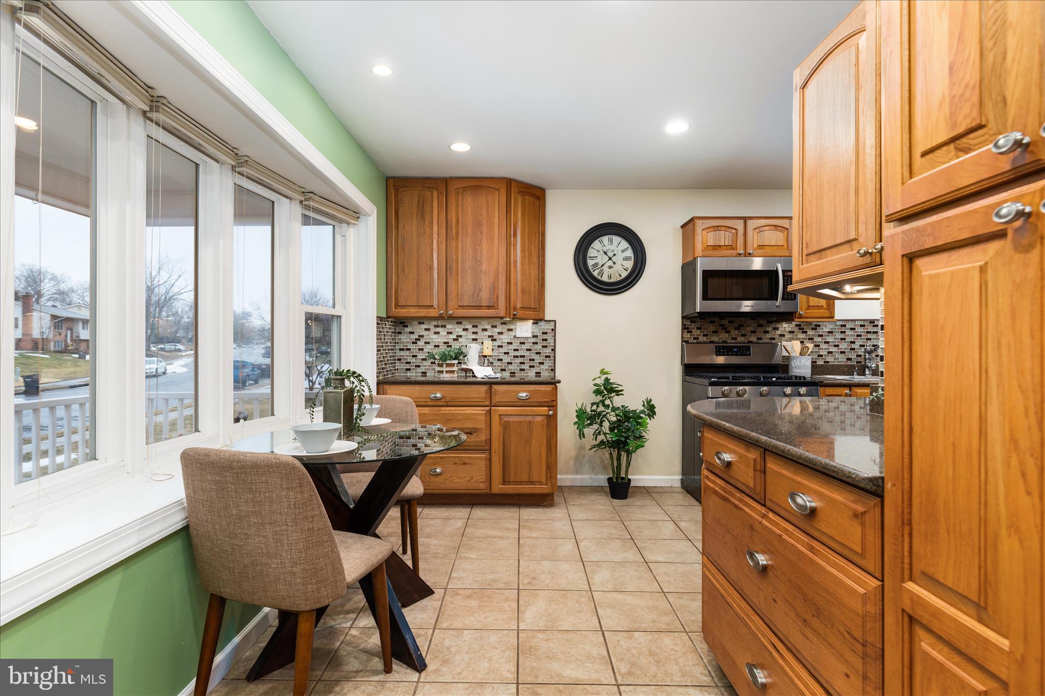 7398 Roxbury Avenue Manassas, VA 20109 - Photo 5 of 75 Ample cabinetry