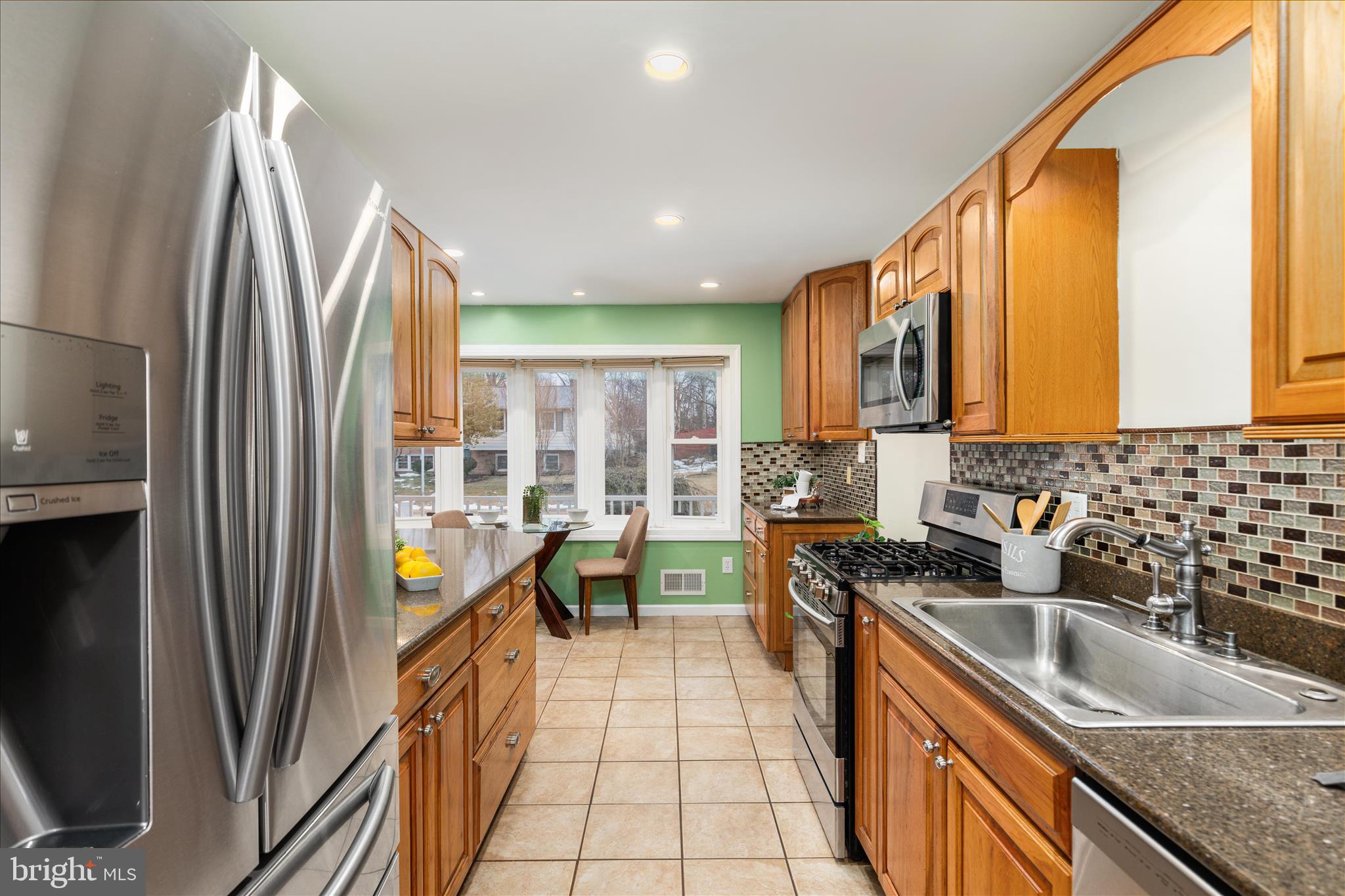 7398 Roxbury Avenue Manassas, VA 20109 - Photo 7 of 75 a kitchen with stainless steel appliances granite countertop a sink a stove and a refrigerator