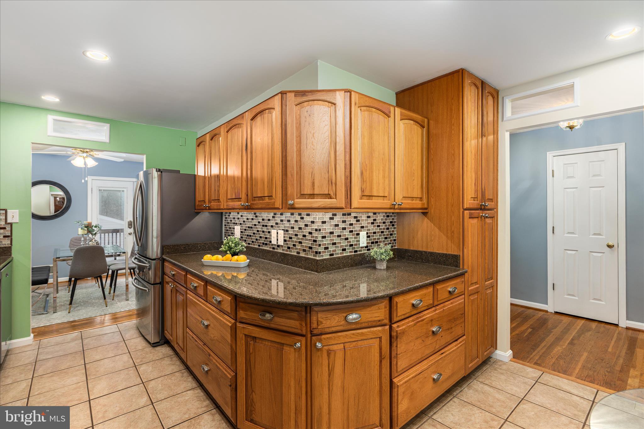 7398 Roxbury Avenue Manassas, VA 20109 - Photo 8 of 75 a kitchen with stainless steel appliances granite countertop a sink and a cabinets