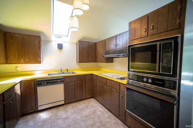 $798,000 | 3443 Washington Avenue, Vincennes, IN 47591