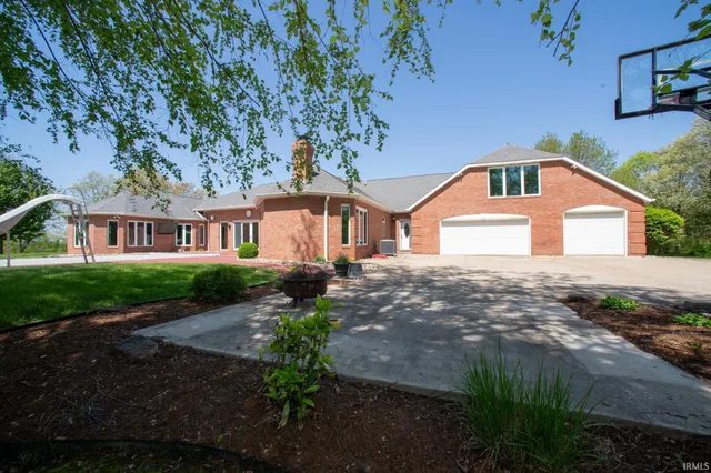 $798,000 | 3443 Washington Avenue, Vincennes, IN 47591