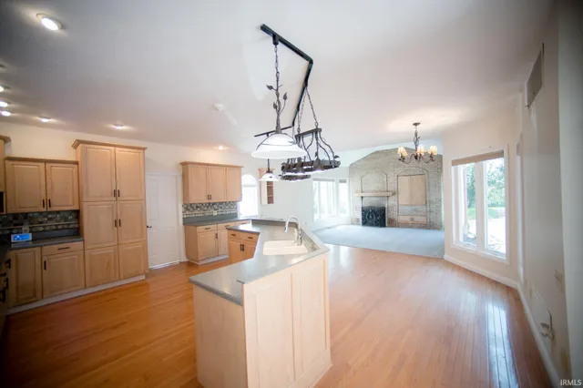 $798,000 | 3443 Washington Avenue, Vincennes, IN 47591