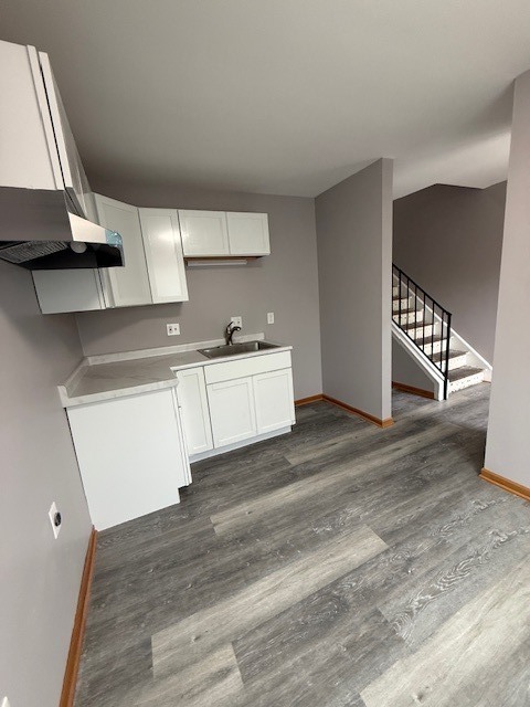 1351 Monomoy Street, Unit D Aurora, IL 60506 - Photo 6 of 14 a view of a kitchen with electric appliances