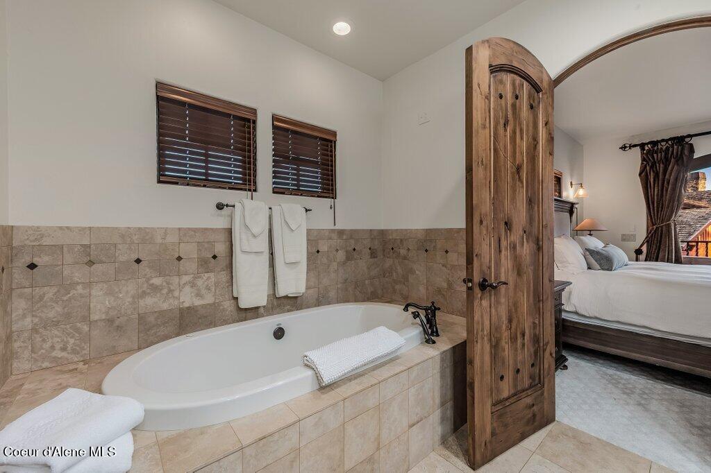 6078 Quartzite Lane Coeur D'Alene, ID 83814 - Photo 31 of 83 Relaxing Spa Tub