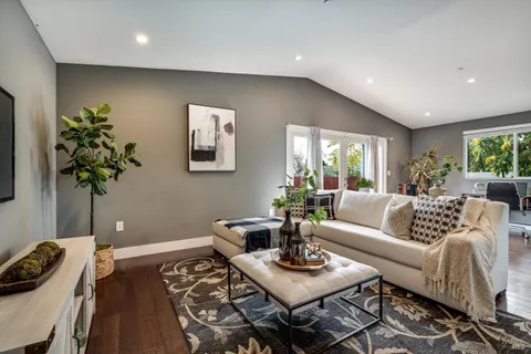 $1,095,000 | 15 Julian Avenue, Napa, CA 94559