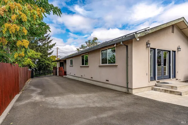 $1,139,000 | 15 Julian Avenue, Napa, CA 94559