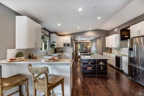 $1,095,000 | 15 Julian Avenue, Napa, CA 94559