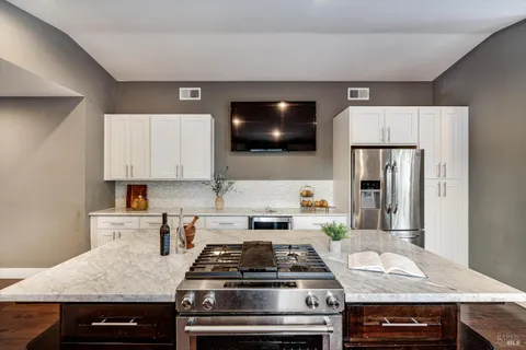 $1,095,000 | 15 Julian Avenue, Napa, CA 94559