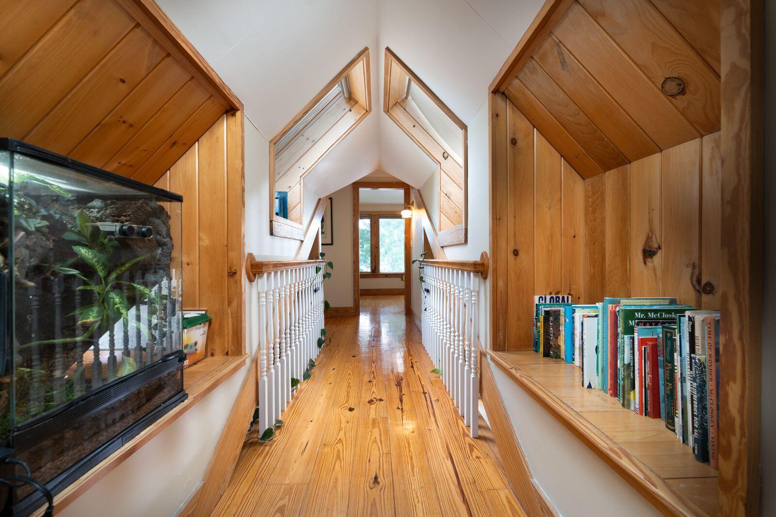 138 Hildreth Road Harpswell, ME 04079 - Photo 26 of 39 138 Hildreth upstairs hallway 3