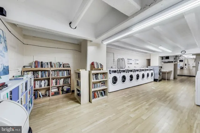 a view of a tennis court