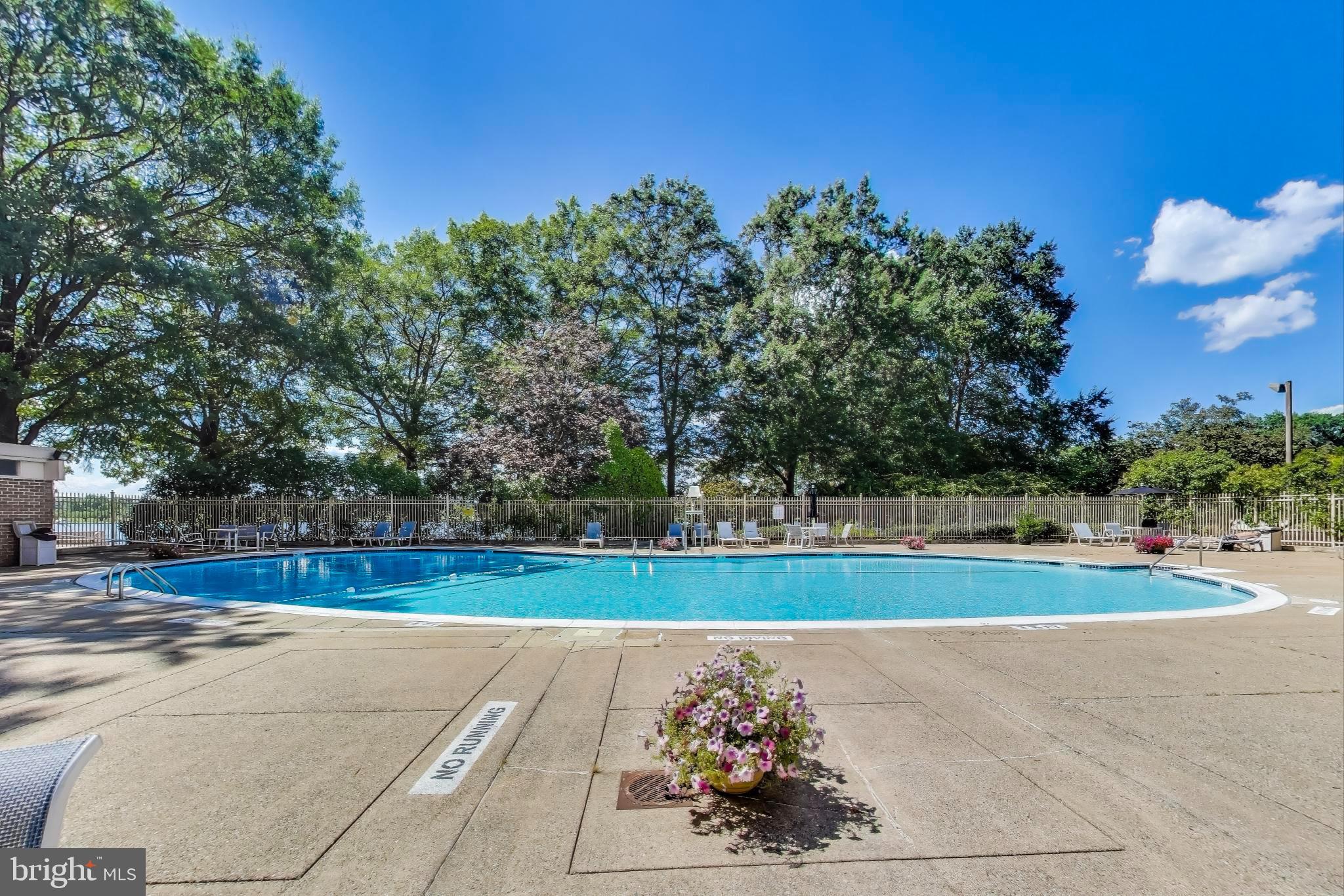 1435 4th Street Southwest, Unit B609 Washington, DC 20024 - Photo 22 of 28 a view of a tennis court