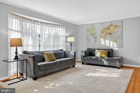 $1,250,000 | 915 North Overlook Drive, Alexandria, VA 22305