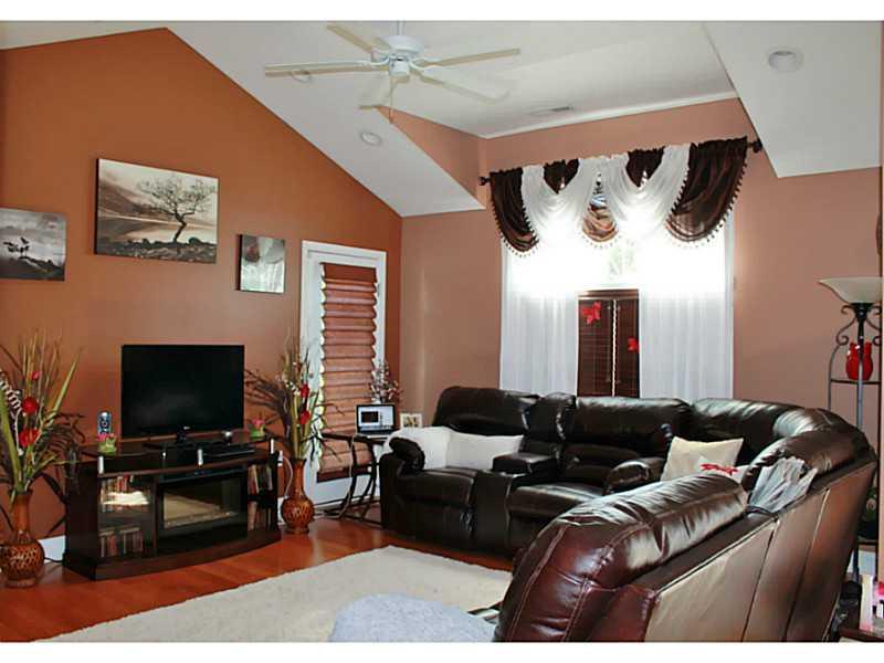 335 Saddlebrook Road Gibsonia, PA 15044 - Photo 16 of 22 Living Room.