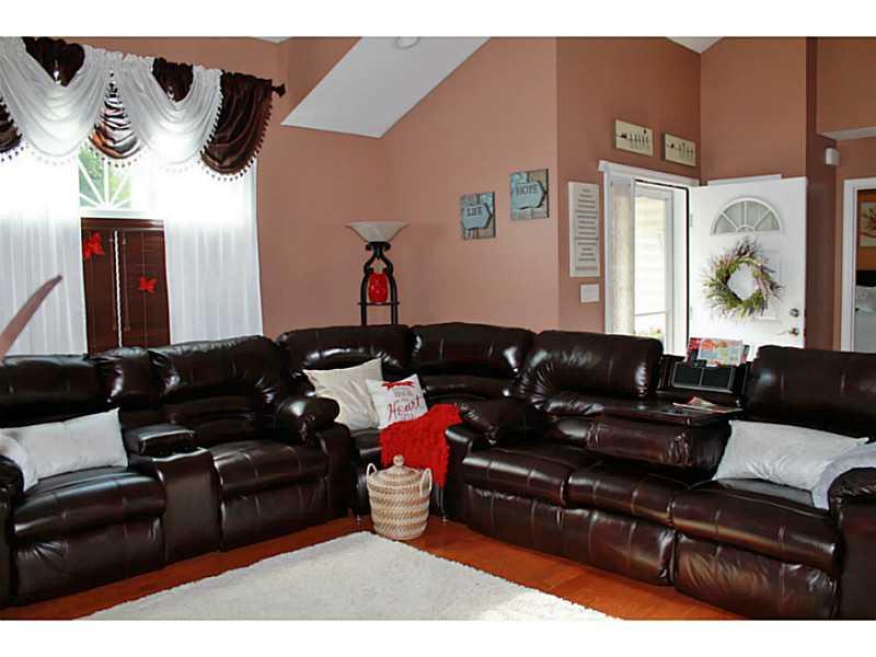 335 Saddlebrook Road Gibsonia, PA 15044 - Photo 10 of 22 Living Room.