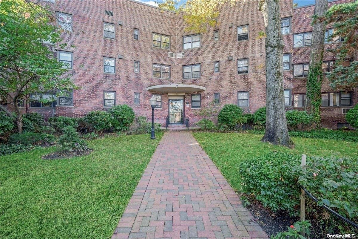 50 Brompton Road, Unit 3I Great Neck, NY 11021 - Photo 1 of 1 Gallery Image 1
