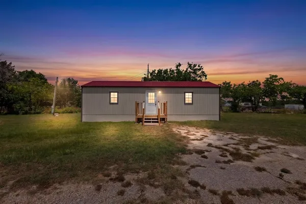 $1,450 | 1657 East 2nd Street, Cleburne, TX 76031