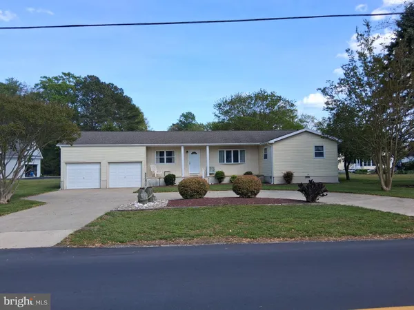 $425,000 | 37072 Clubhouse Road, Ocean View, DE 19970