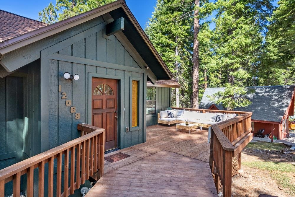 12068 Pine Forest Road Truckee, CA 96161 - Photo 24 of 27 a view of a house with backyard and sitting area