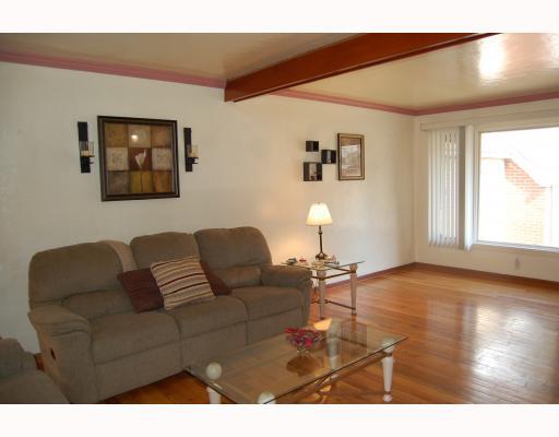 4446 Evergreen Road Summer Hill, PA 15214 - Photo 3 of 16 Living Room. Light & Bright